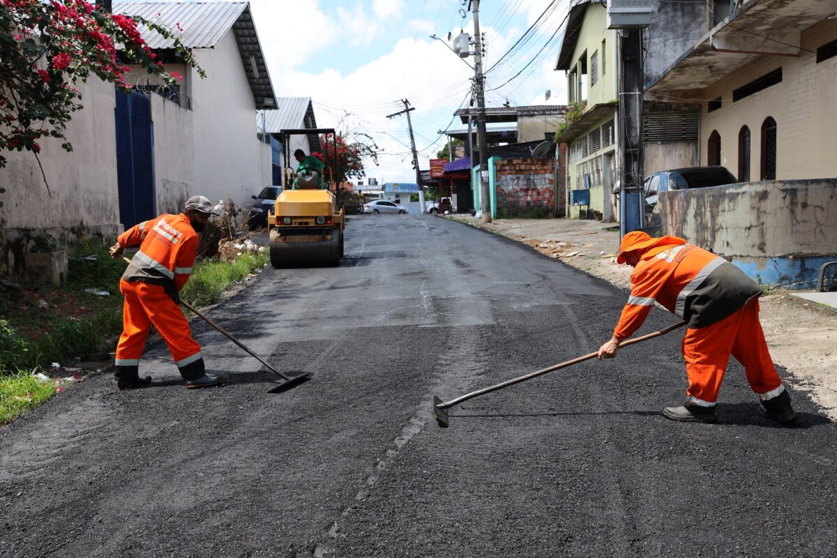 Prefeitura trabalha no recapeamento asfáltico em trecho do bairro Compensa