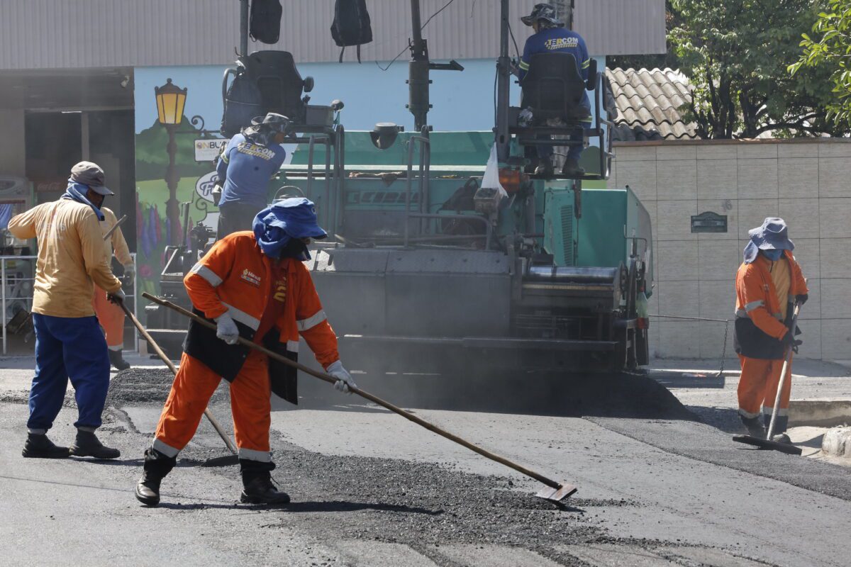 Prefeitura leva o ‘Asfalta Manaus’ para novas vias do Parque 10