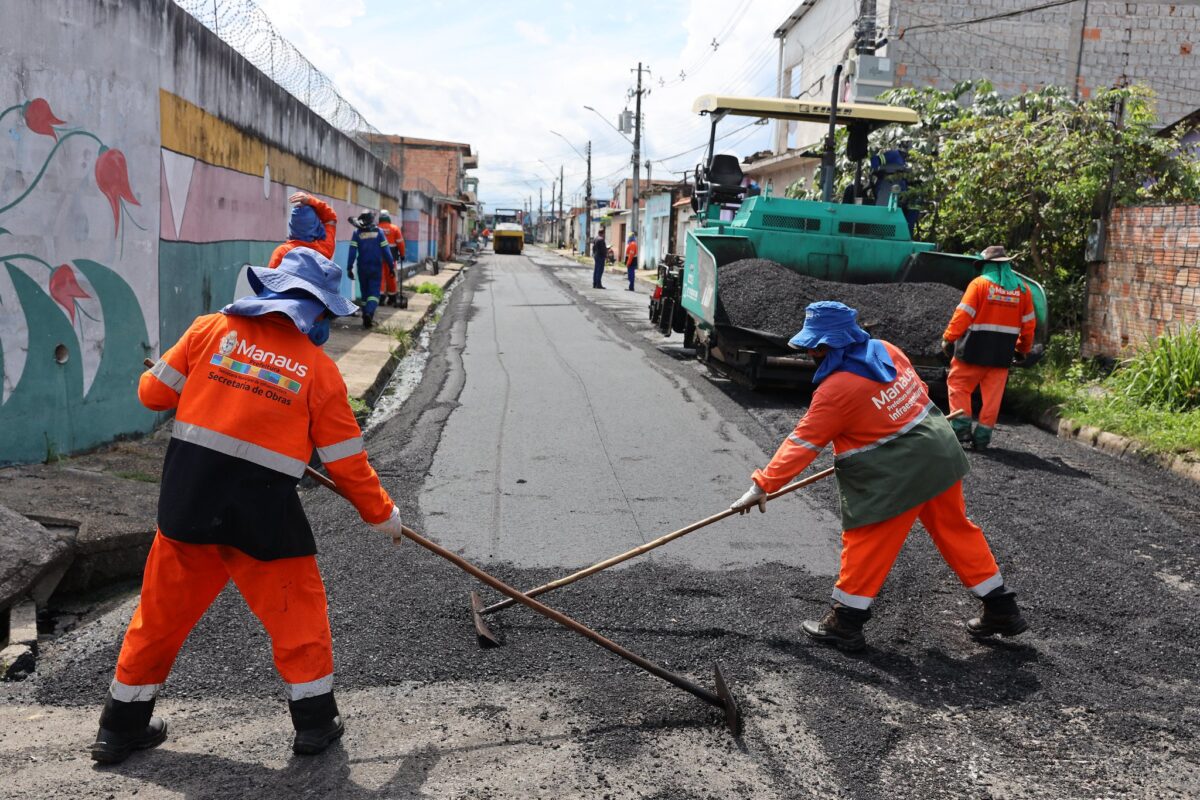 Programa ‘Asfalta Manaus’ avança com serviços de recapeamento no bairro Amazonino Mendes