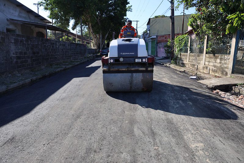 Prefeitura de Manaus intensifica serviços de recomposição asfáltica no bairro Cidade de Deus