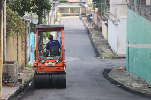 prefeitura avança no bairro Japiim e recapeia mais duas ruas