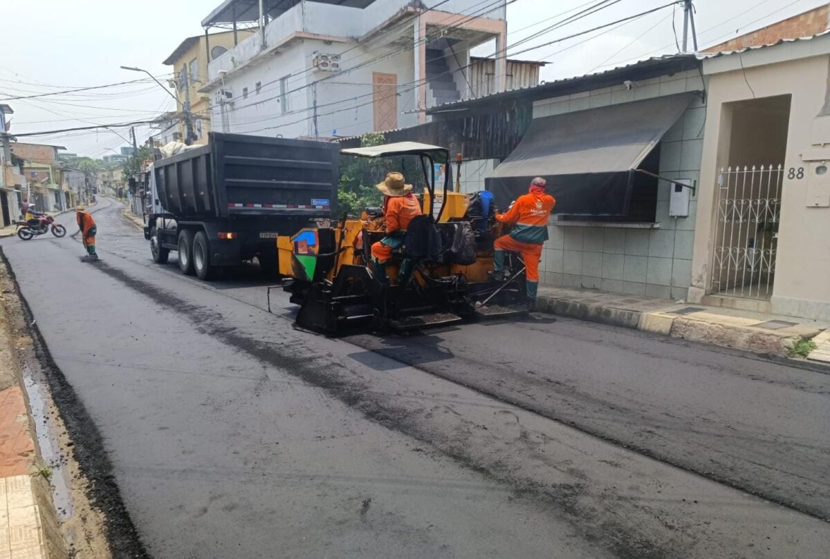 Prefeitura realiza recapeamento de via abandonada há 10 anos no bairro Compensa