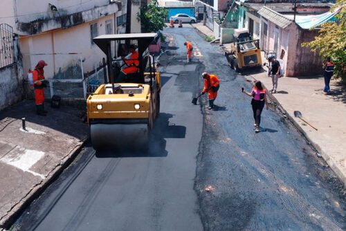 Prefeitura recapeia novo trecho no bairro Compensa