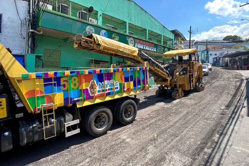 Serviço de fresagem em trecho principal do bairro Petrópolis