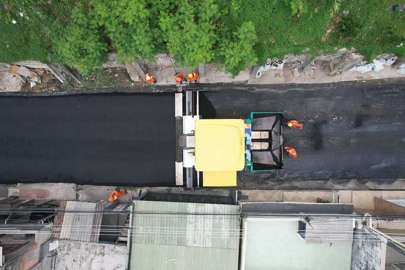 Programa ‘Asfalta Manaus’, da prefeitura, recapeia novo trecho do bairro Japiim