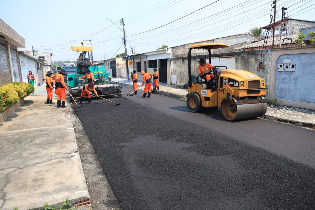 ‘Asfalta Manaus’, da prefeitura, recupera vias degradadas no bairro Cidade Nova