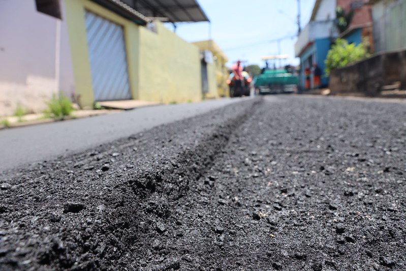 Recapeamento em via do Tarumã há 20 anos sem receber serviços de infraestrutura