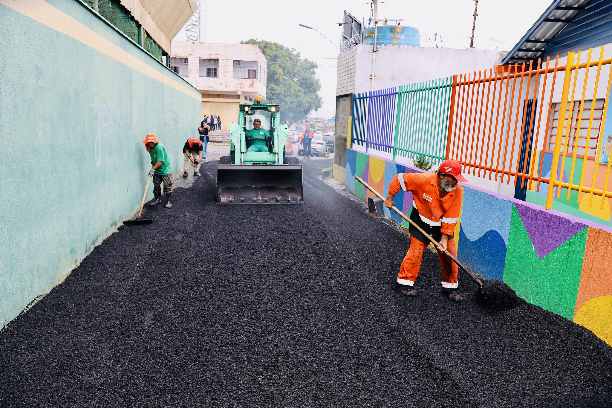 Prefeitura de Manaus intensifica obras de recapeamento no bairro Compensa