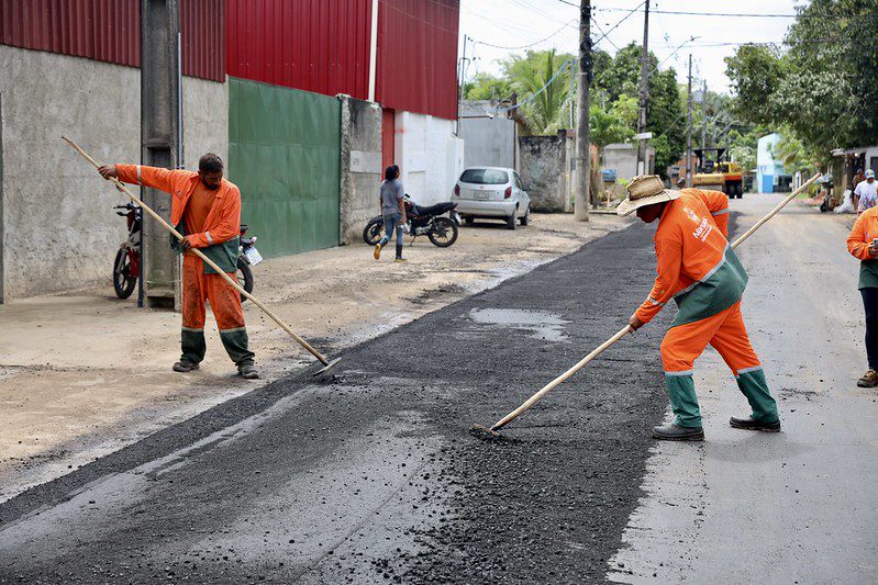 Famosa estradinha de barro recebe pavimentação da prefeitura