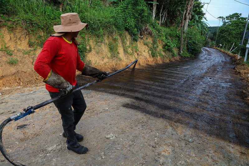 Asfaltamento das ruas na comunidade Coliseu 3