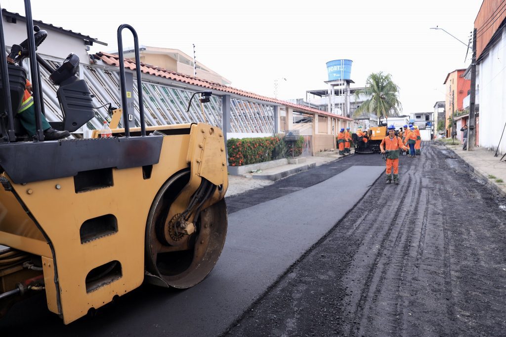 ‘Asfalta Manaus’ da prefeitura amplia obras de pavimentação na comunidade Parque São Pedro