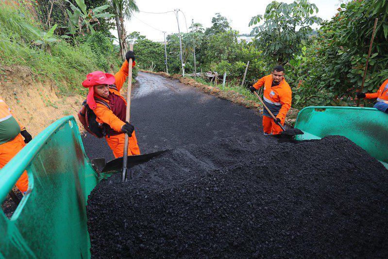 ‘Asfalta Manaus’ da prefeitura intensifica obras de pavimentação na zona Leste