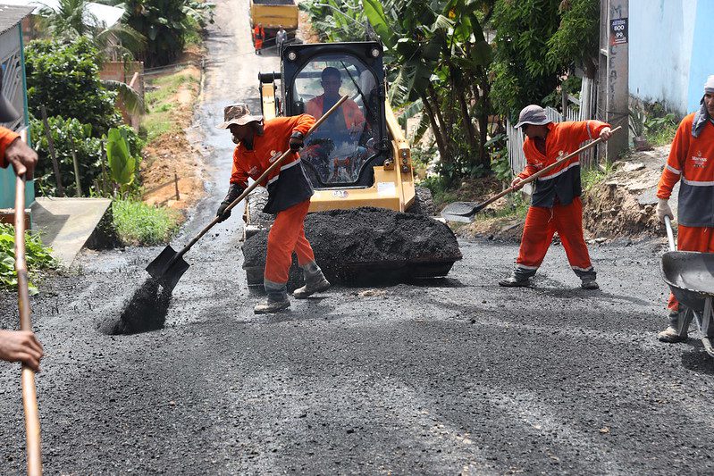 Após 20 anos de espera, comunidade Paraíso Verde tem ruas recapeadas pela prefeitura